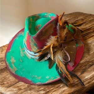 💚 Hand Painted Feather Hat 💚